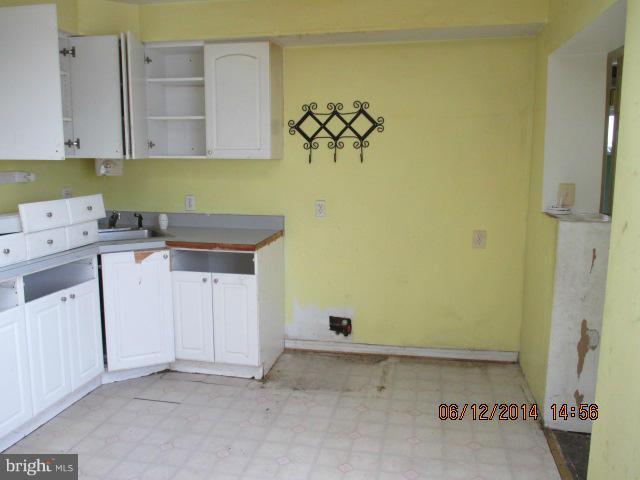 447 Old Home Road Baltimore, MD 21206 - Photo 6 of 14 Kitchen