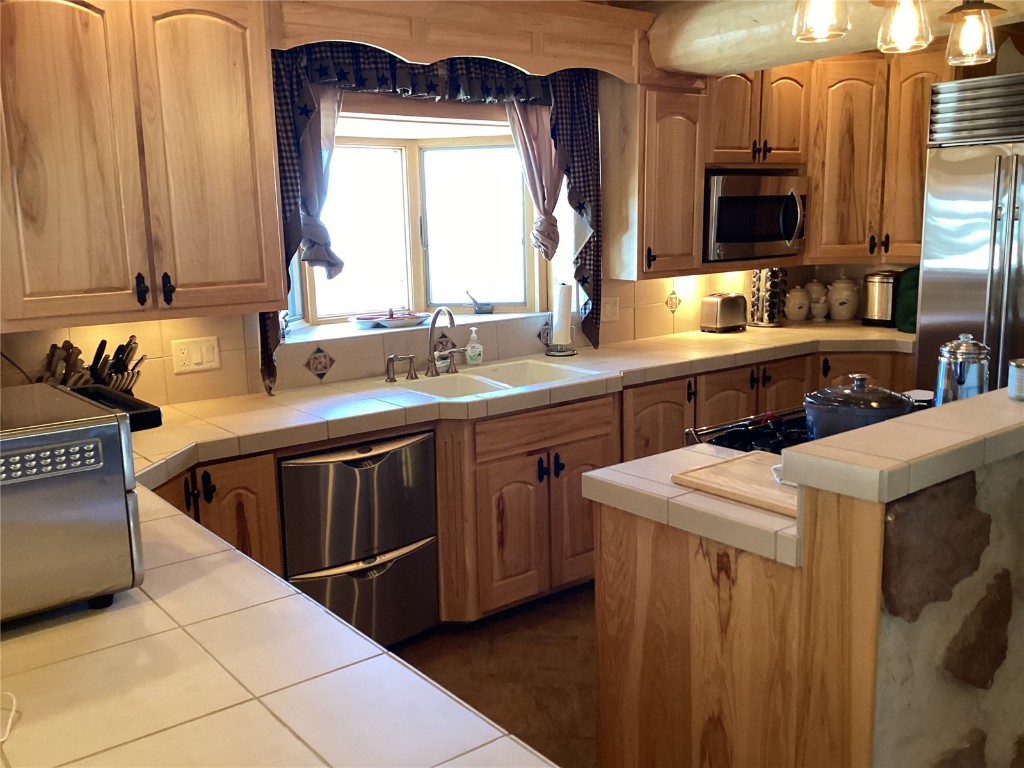 9073 54 7/10 Road Molina, CO 81646 - Photo 14 of 38 Kitchen with tile countertops and stainless steel appliances