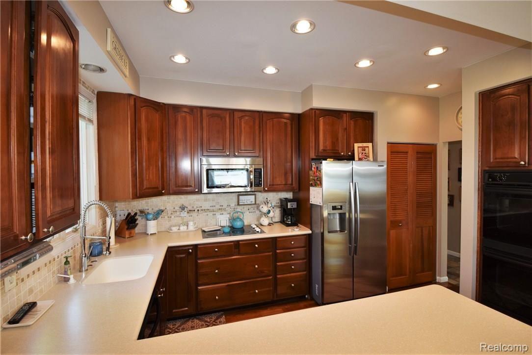 18300 Meridian Road Grosse Ile, MI 48138 - Photo 13 of 53 DSC_0877.JPG