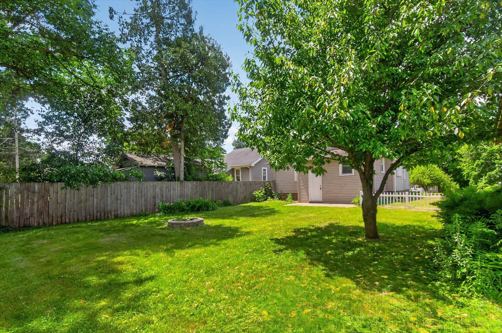 2815 Overhill Road Jackson, MI 49203 - Photo 29 of 31 29-2815-Overhill-Rd-WindowStill-Photogra