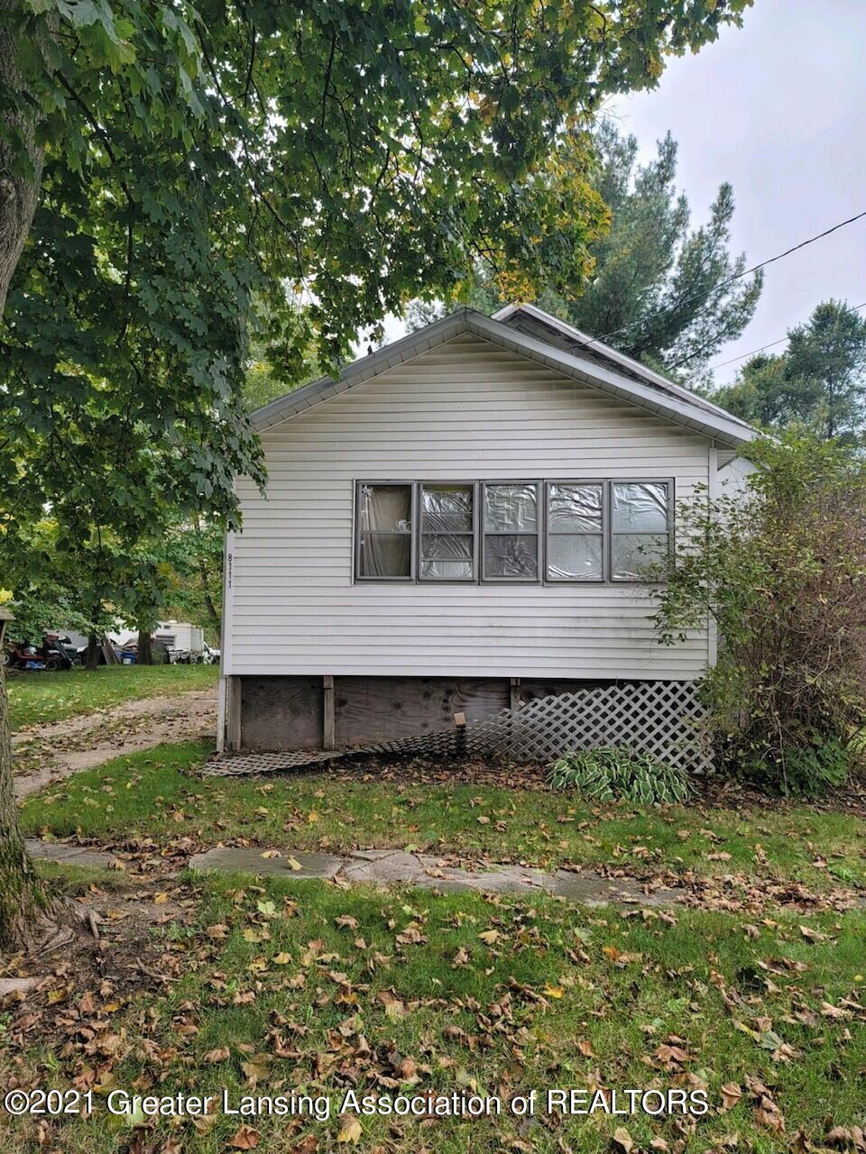 8111 North Welling Road Elsie, MI 48831 - Photo 1 of 8 4