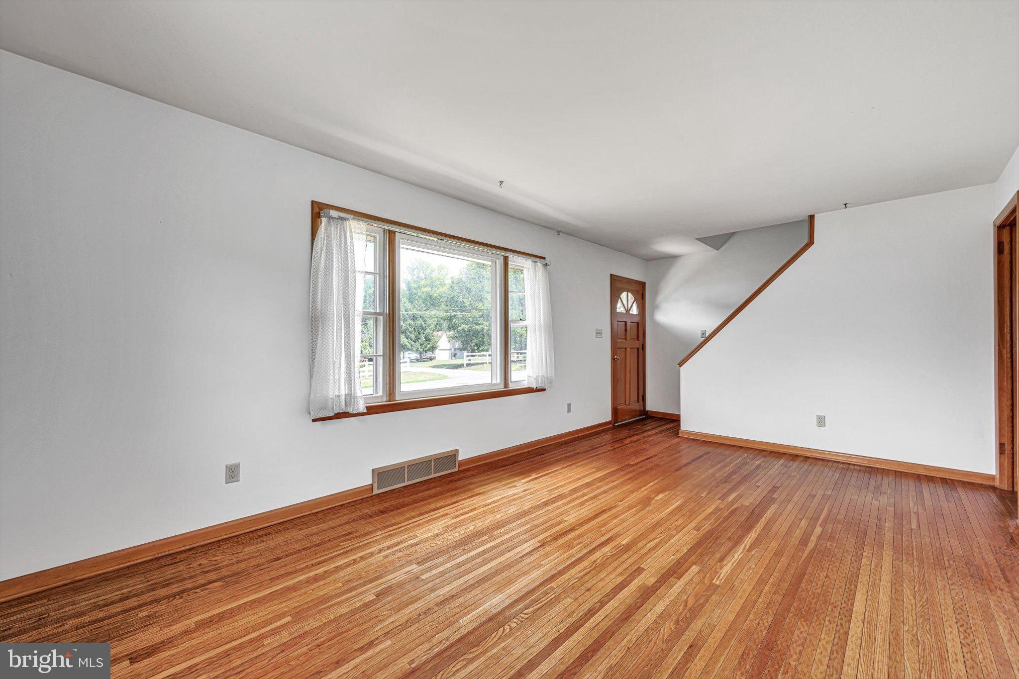 1560 Graystone Road Manheim, PA 17545 - Photo 6 of 31 Gallery Image 6