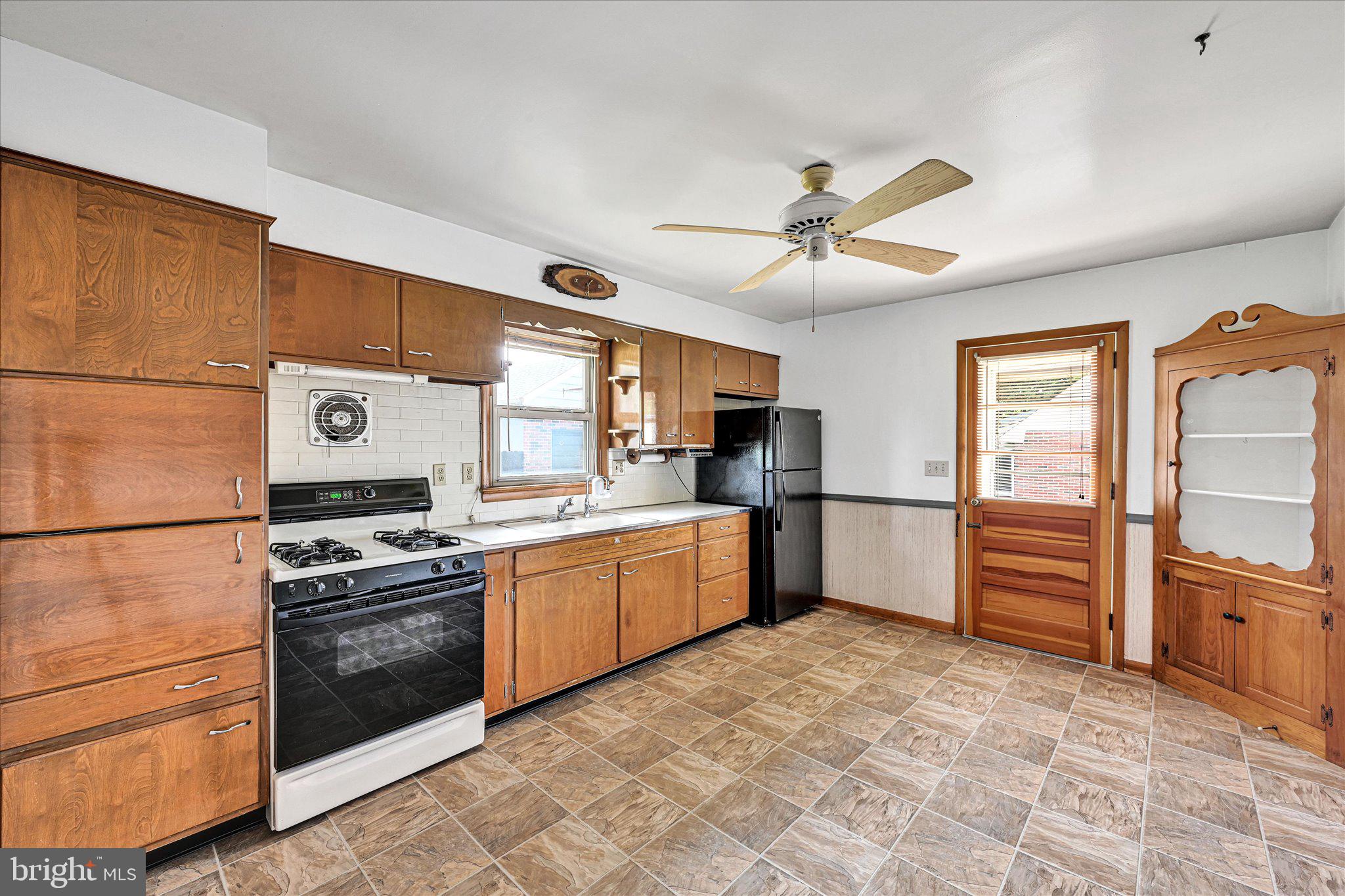 1560 Graystone Road Manheim, PA 17545 - Photo 8 of 31 Gallery Image 8