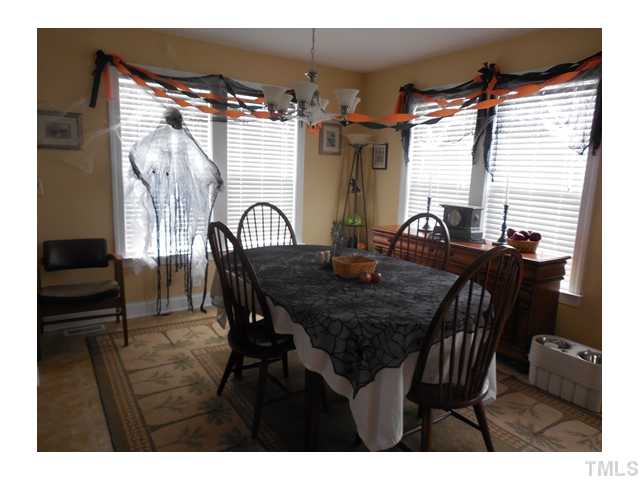 72 Hunters Point Court Angier, NC 27501 - Photo 4 of 10 Dining area