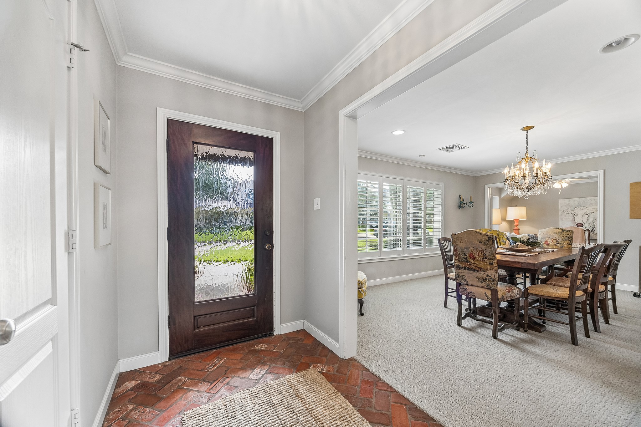 12615 Taylorcrest Road Houston, TX 77024 - Photo 4 of 29 Inviting front entryway!