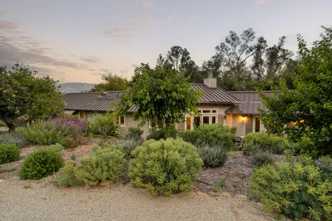 $2,195,000 | 813 Country Club Drive, Ojai, CA 93023