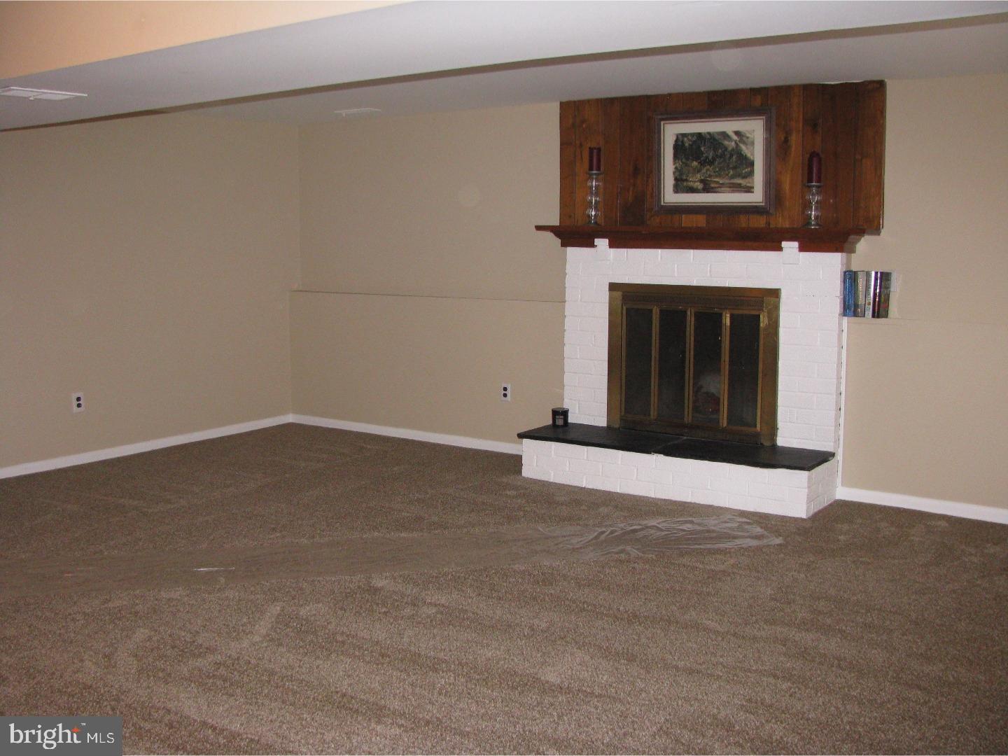 42 Dryden Road New Castle, DE 19720 - Photo 10 of 22 Family Room
