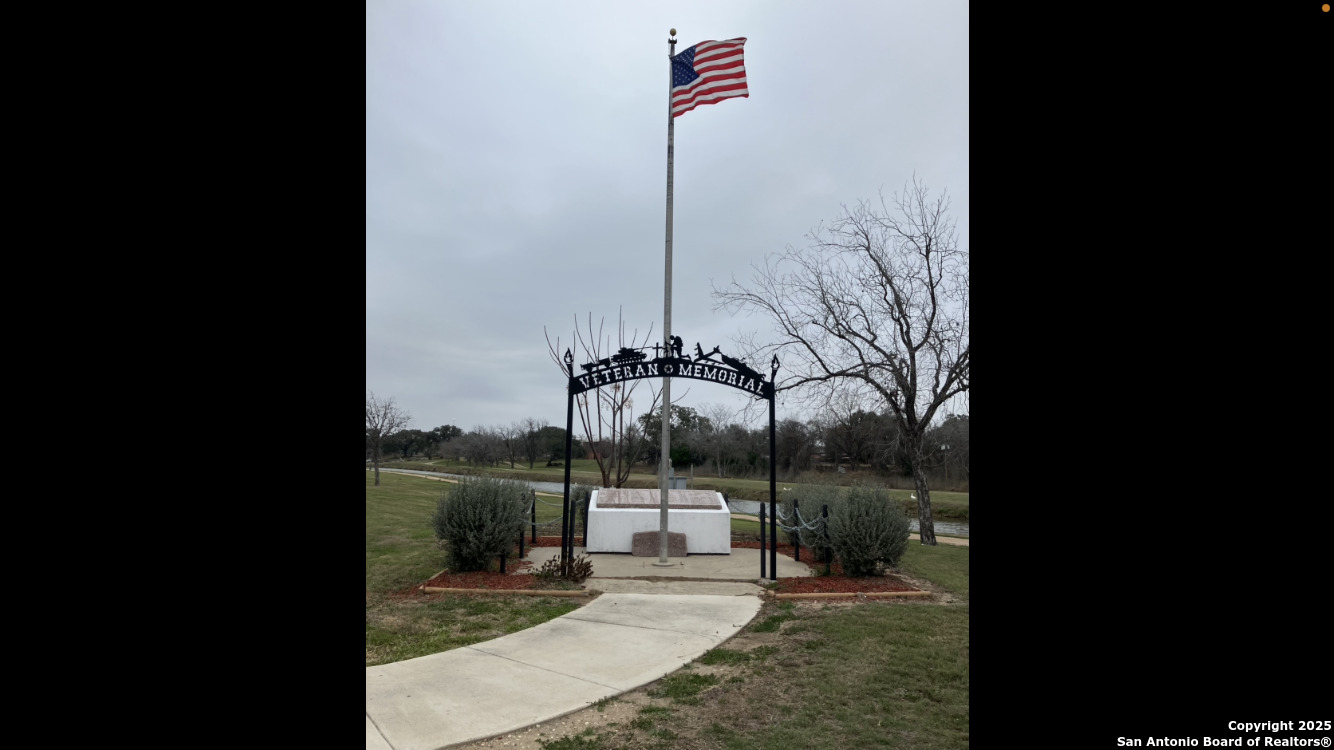 406 Patrick Avenue Pleasanton, TX 78064 - Photo 16 of 18 a porch with a view of a building