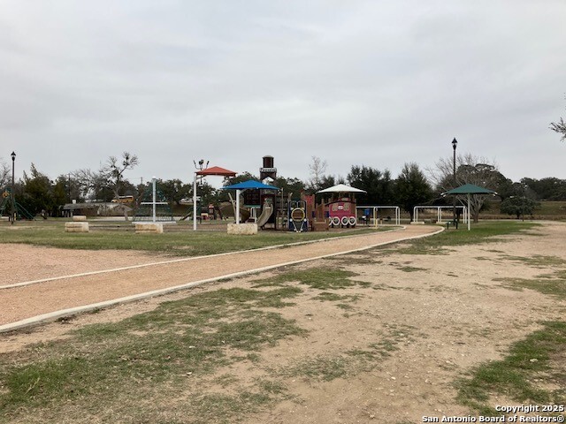 406 Patrick Avenue Pleasanton, TX 78064 - Photo 9 of 18 a view of a basketball court