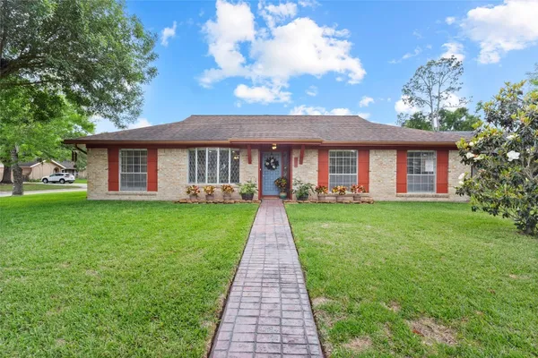 $310,000 | 908 Morningside Court, Friendswood, TX 77546