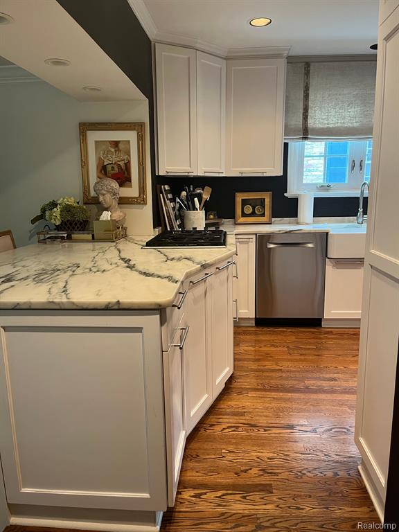 268 Lewiston Road Grosse Pointe Farms, MI 48236 - Photo 2 of 17