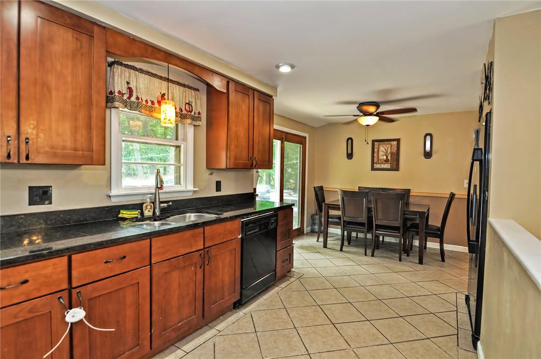 14 Drift Road Warwick, RI 02889 - Photo 11 of 25