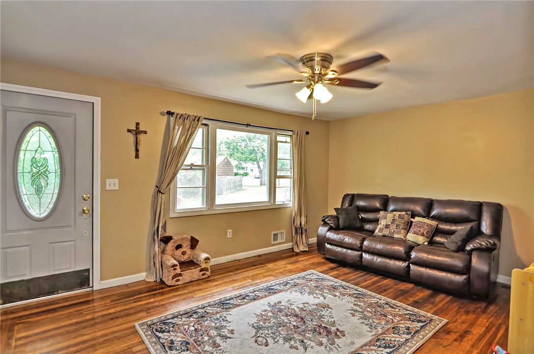 14 Drift Road Warwick, RI 02889 - Photo 5 of 25