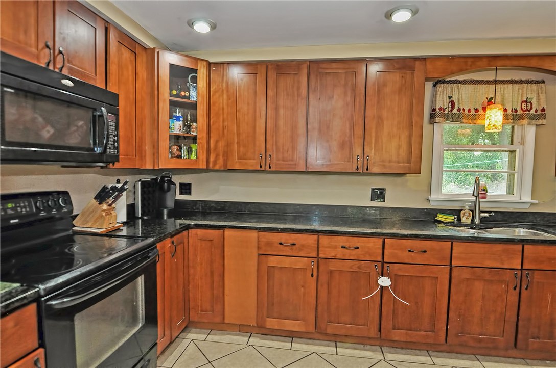14 Drift Road Warwick, RI 02889 - Photo 10 of 25