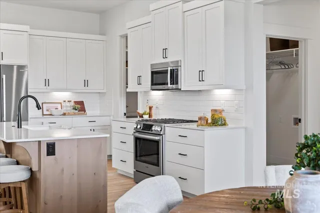 $584,900 | 6370 North Barholm Lane, Eagle, ID 83616