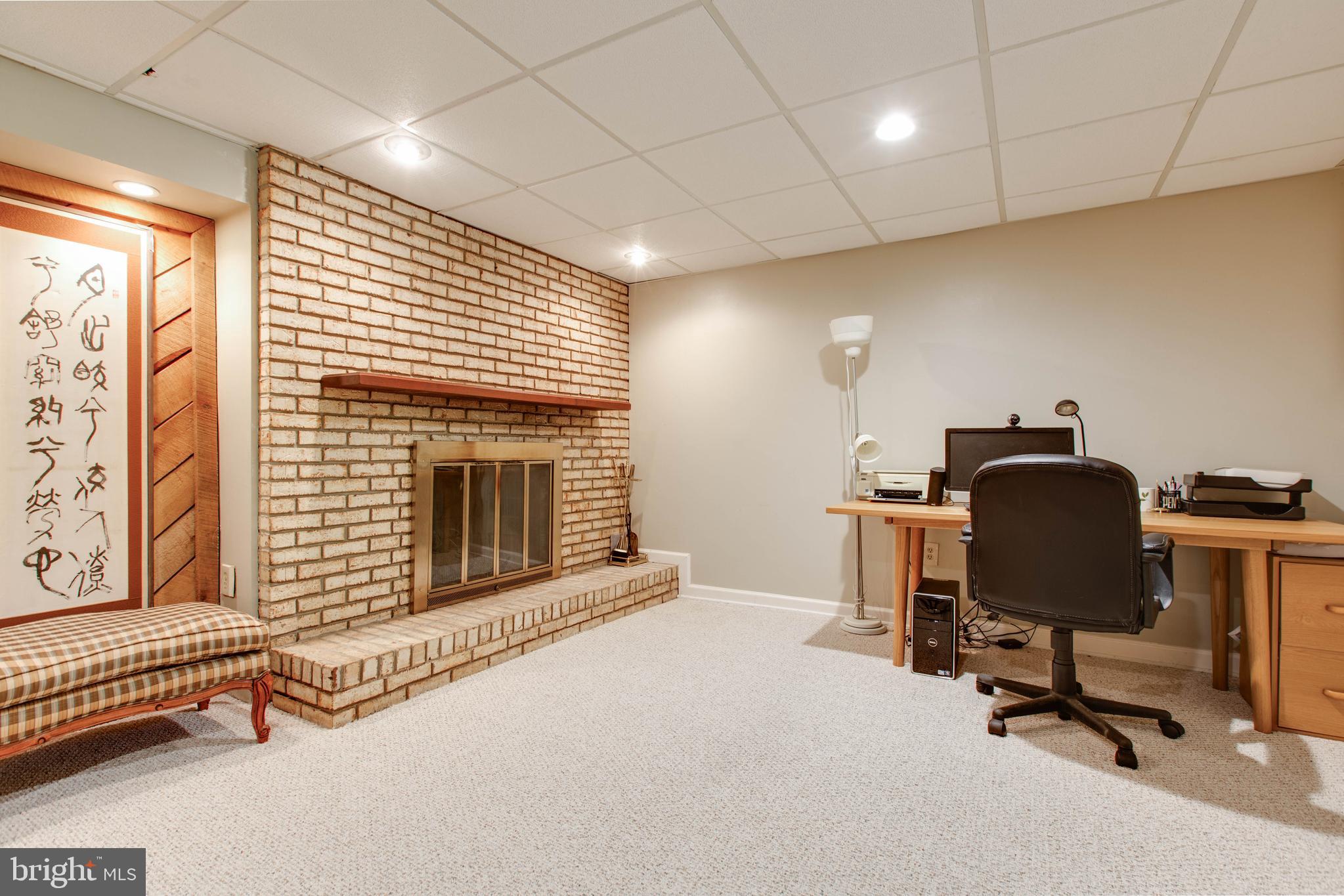 5519 Woodbine Road Sykesville, MD 21784 - Photo 45 of 69 a workspace with furniture and a window