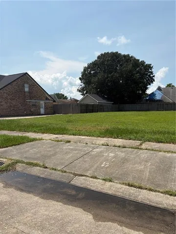 $50,000 | 3021 Oak Drive, Violet, LA 70092