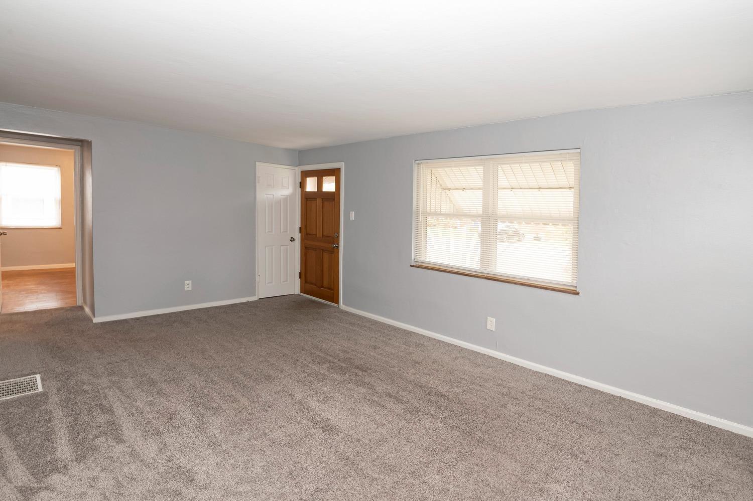528 Roebling Road Cincinnati, OH 45238 - Photo 3 of 29