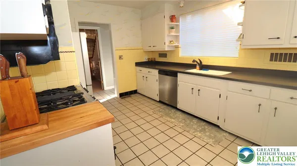 $2,950 | 2631 West Allen Street, Allentown, PA 18104