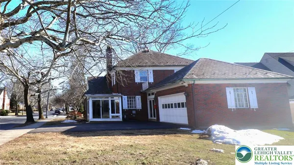 $2,950 | 2631 West Allen Street, Allentown, PA 18104