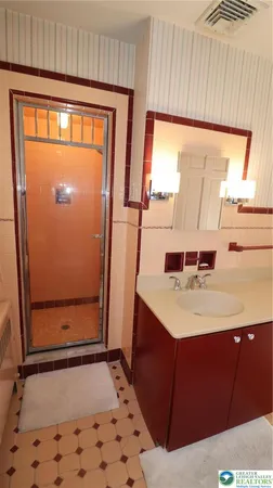 $2,950 | 2631 West Allen Street, Allentown, PA 18104