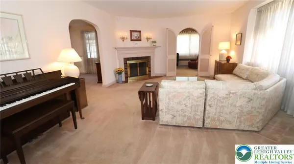 $2,950 | 2631 West Allen Street, Allentown, PA 18104