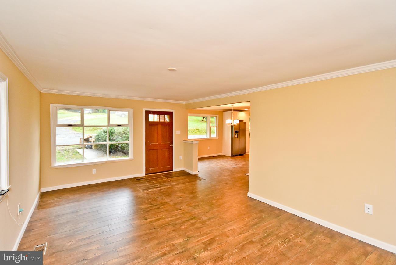 1323 Old Piscataway Road Fort Washington, MD 20744 - Photo 2 of 30 Living Room
