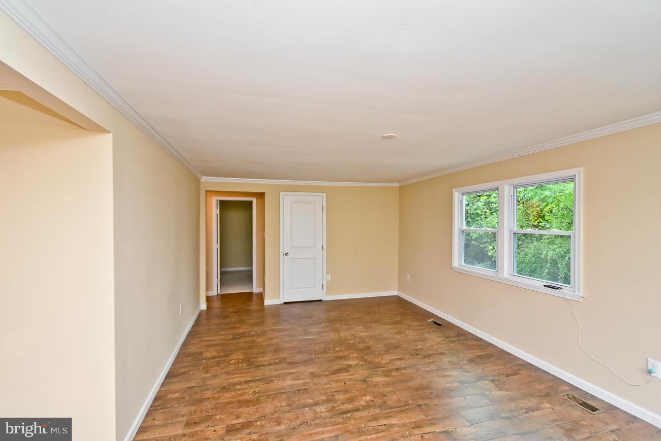 1323 Old Piscataway Road Fort Washington, MD 20744 - Photo 10 of 30 Living Room