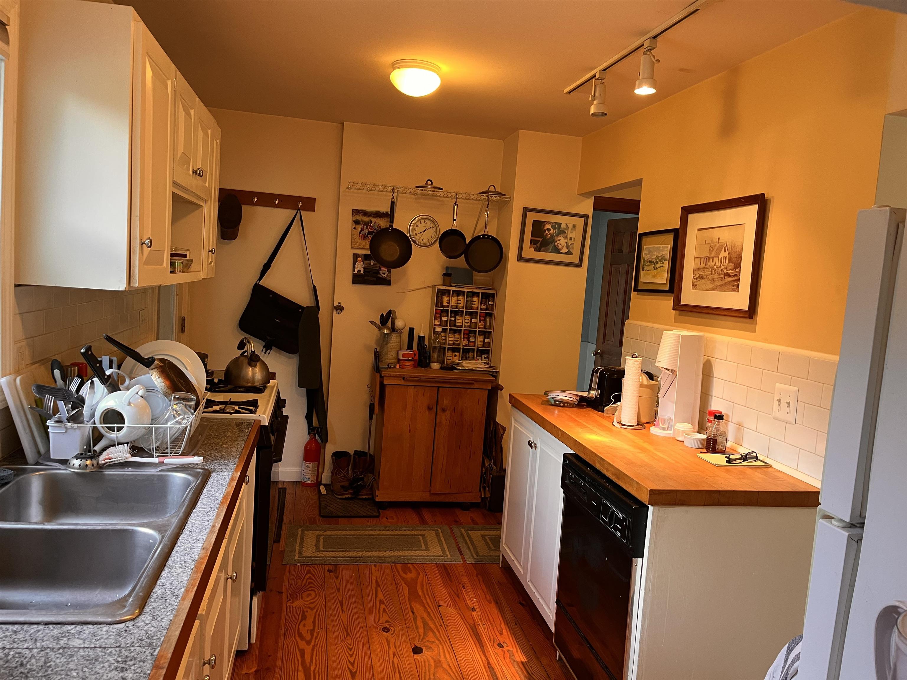 1174 Senor Road Warren, VT 05674 - Photo 7 of 35