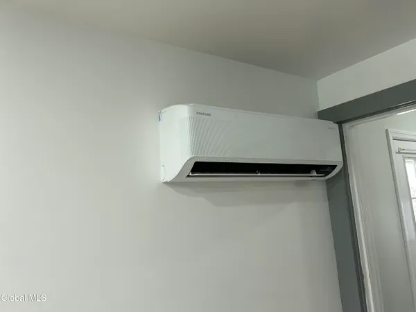 $1,400 | 4450 North Main Street, Moriah, NY 12974