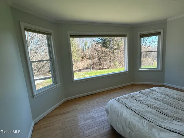 $1,400 | 4450 North Main Street, Moriah, NY 12974