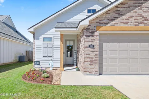 $235,000 | 321 Adry Lane, Youngsville, LA 70592