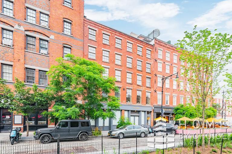 25 Peck Slip, Unit 3 Manhattan, NY 10038 - Photo 2 of 15 a front view of a building