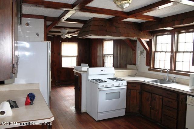 558 Mantoloking Road Brick, NJ 08723 - Photo 3 of 16 Eat in Kitchen