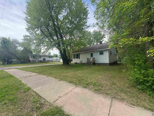 $154,900 | 2835 8th Avenue East, Hibbing, MN 55746