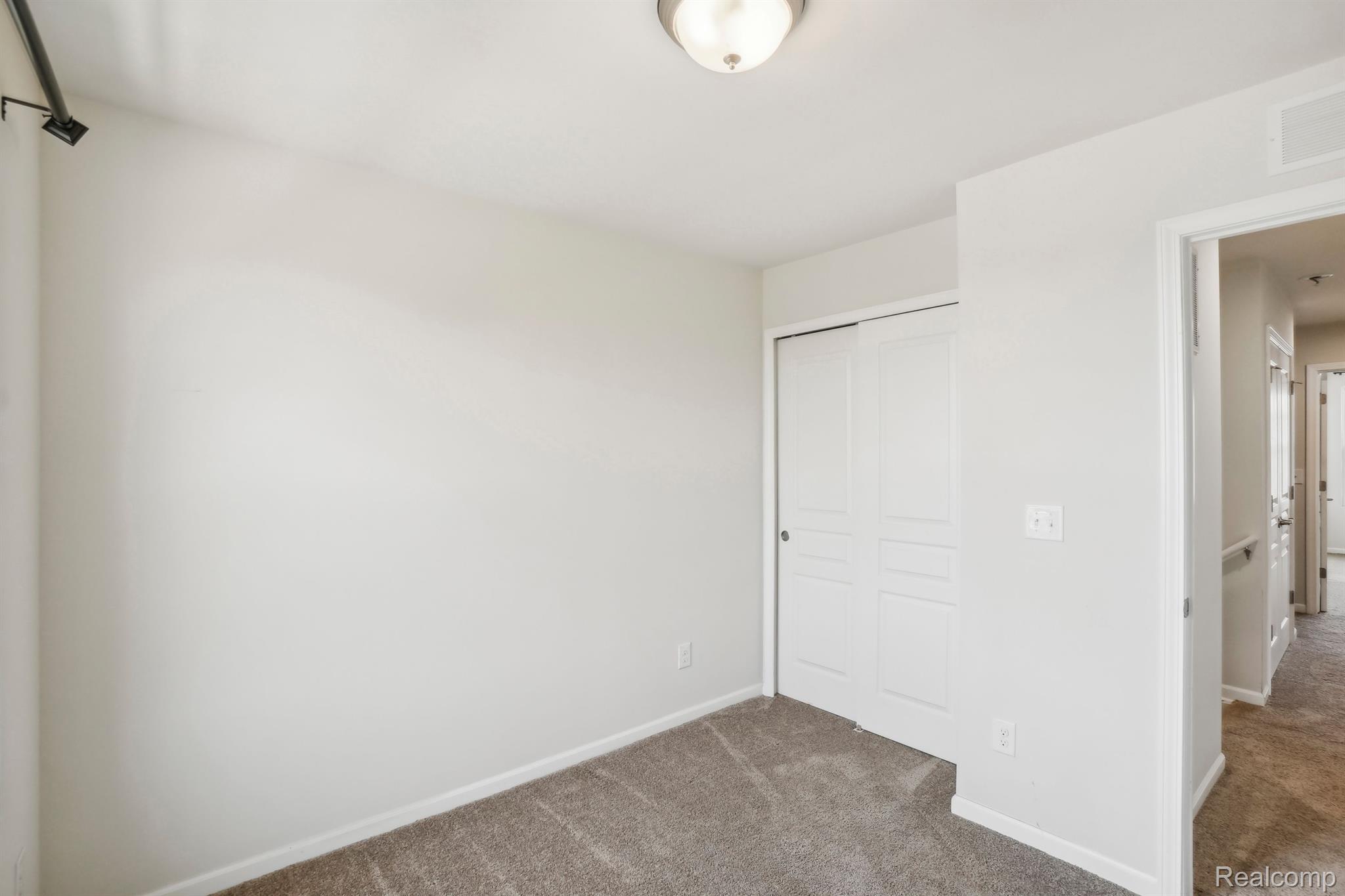 2920 Glenbar Circle Rochester, MI 48307 - Photo 18 of 39 Gallery Image 18