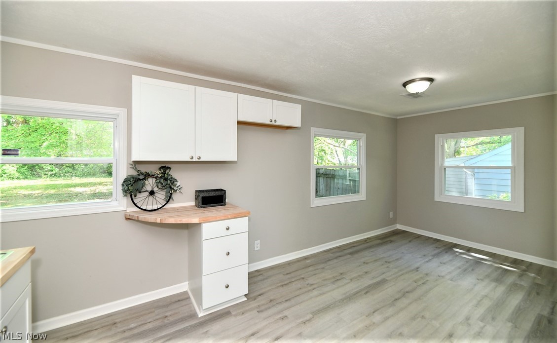 769 Patterson Avenue Akron, OH 44310 - Photo 12 of 27 *EAT IN AREA CAN ACCOMMODATE A 6 SEATER DINING ROOM TABLE! ~