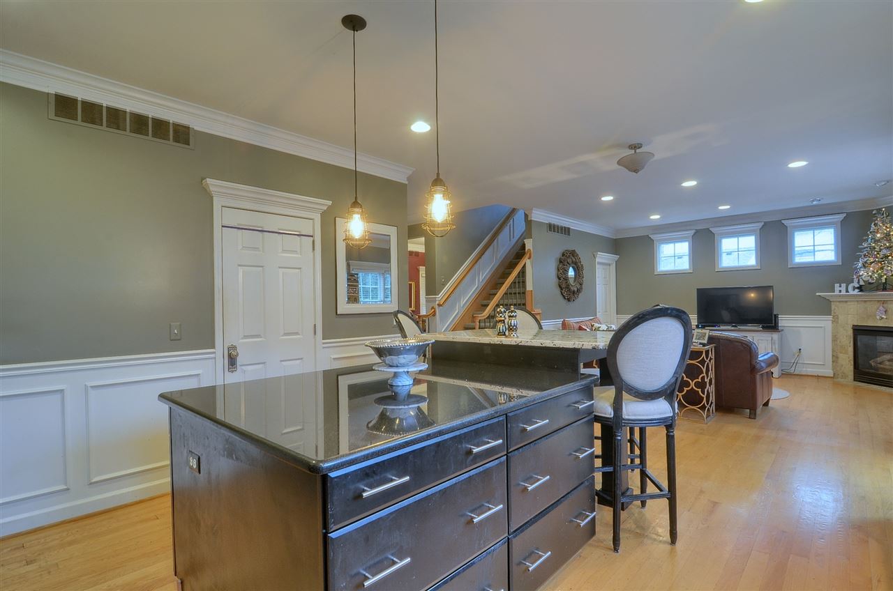 632 Quarter Street Rochester, MI 48307 - Photo 3 of 30 Kitchen/Living Room