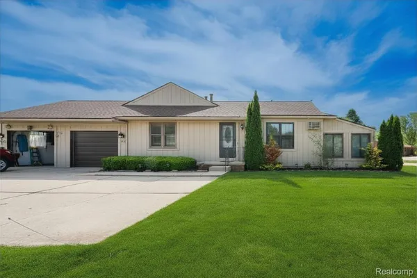 $149,990 | 11830 Shenandoah Drive, Unit 4, South Lyon, MI 48178