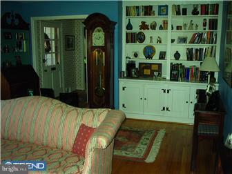 512 Devon Road Barrington, NJ 08033 - Photo 3 of 12 Living Room