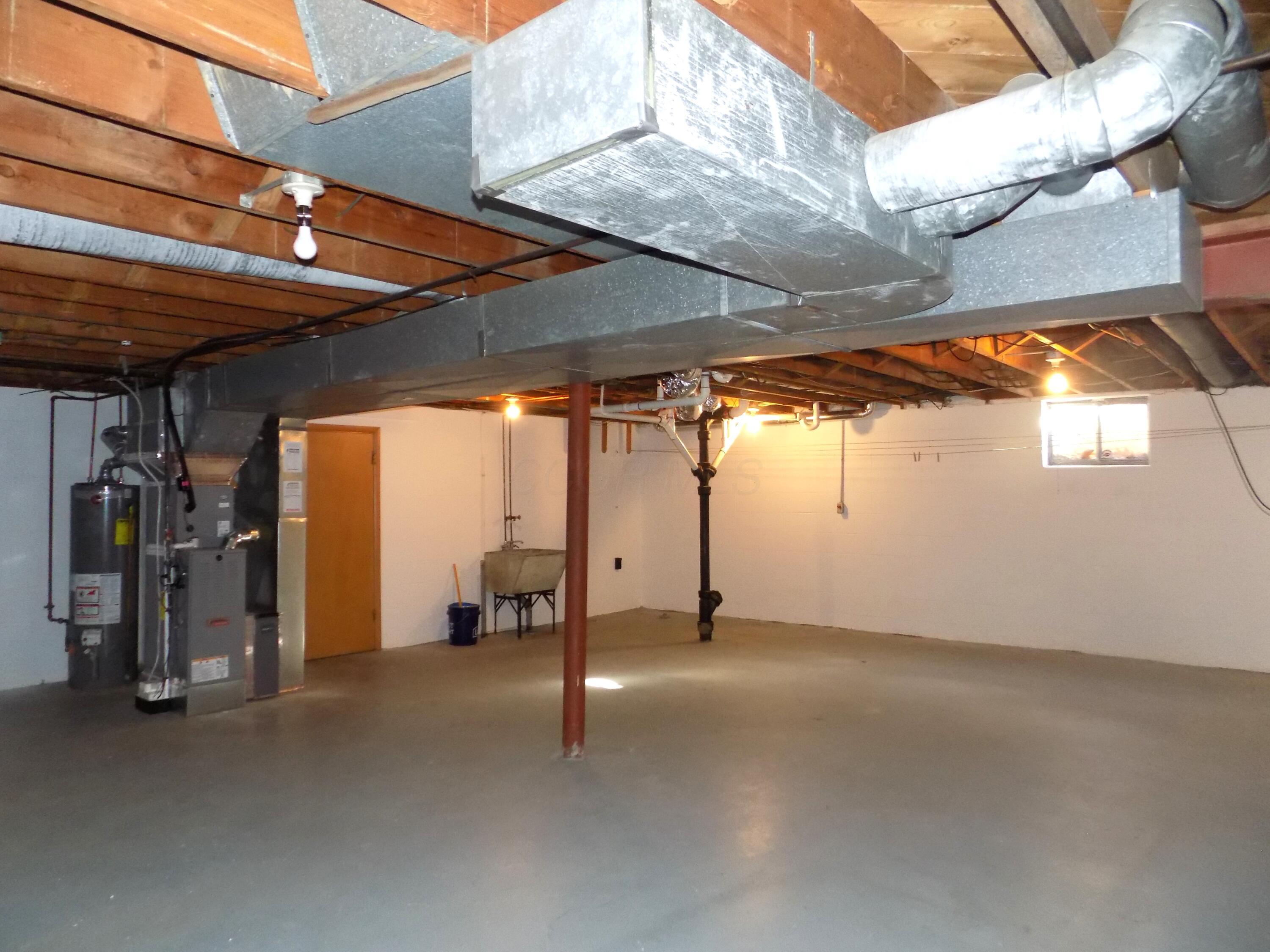 1743 Ardleigh Road Columbus, OH 43221 - Photo 25 of 29 Great Space.