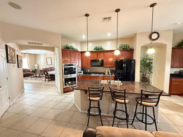 $4,250 | 1928 West Spur Drive, Phoenix, AZ 85085