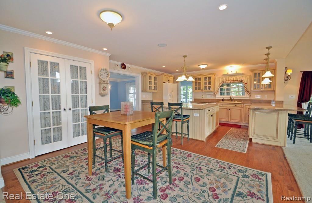 1271 South Renaud Road Grosse Pointe, MI 48236 - Photo 13 of 46 With more than enough room to cook & entertain, for sure!