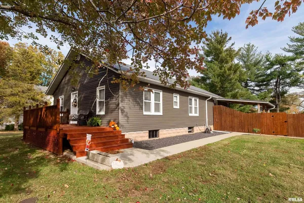 $230,000 | 205 South 3rd Street, Dahlgren, IL 62828