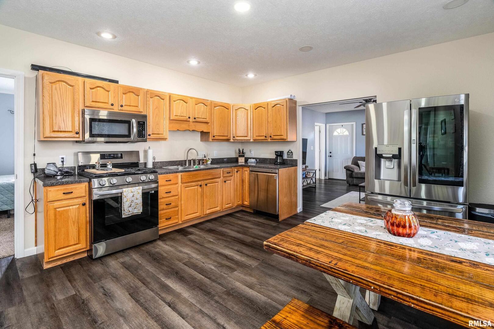 205 South 3rd Street Dahlgren, IL 62828 - Photo 11 of 48