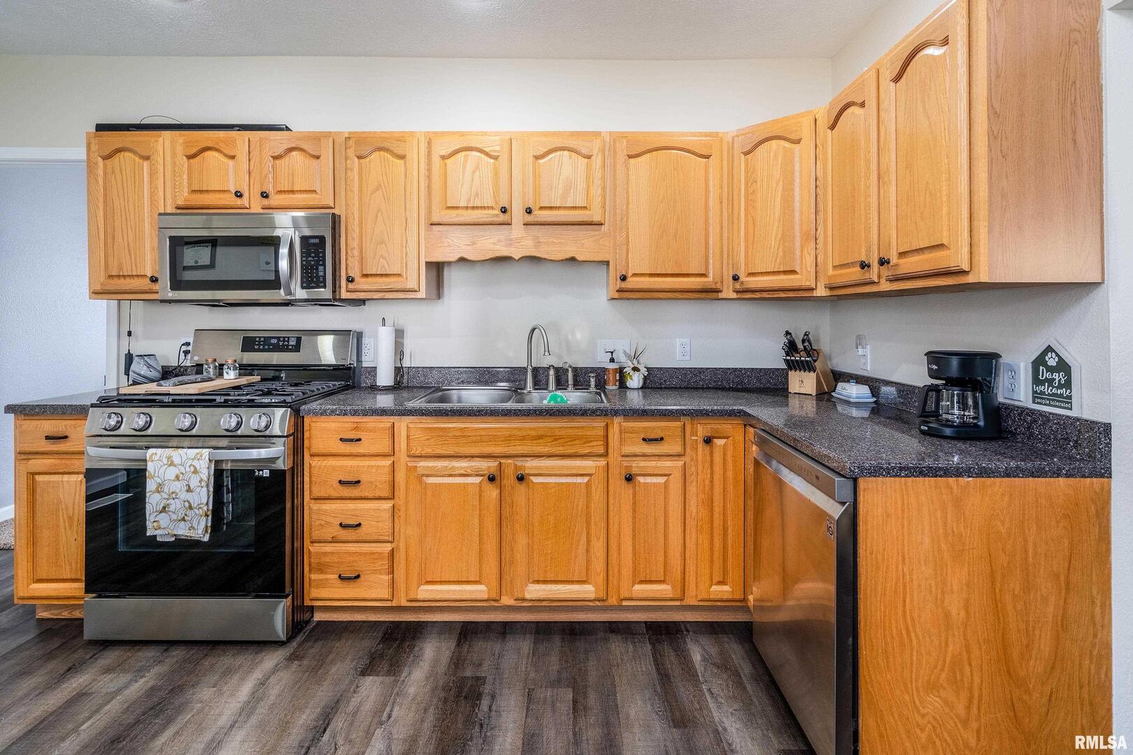 205 South 3rd Street Dahlgren, IL 62828 - Photo 12 of 48