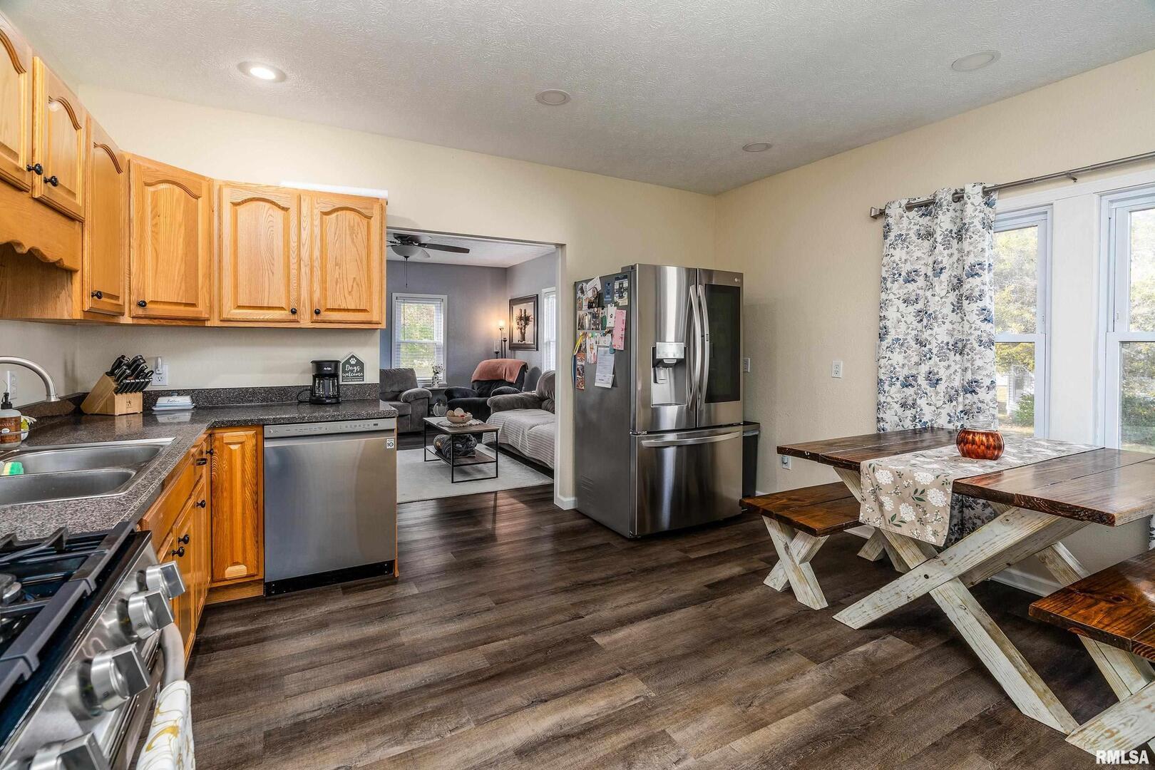 205 South 3rd Street Dahlgren, IL 62828 - Photo 13 of 48