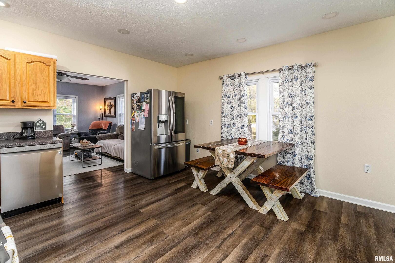 205 South 3rd Street Dahlgren, IL 62828 - Photo 14 of 48