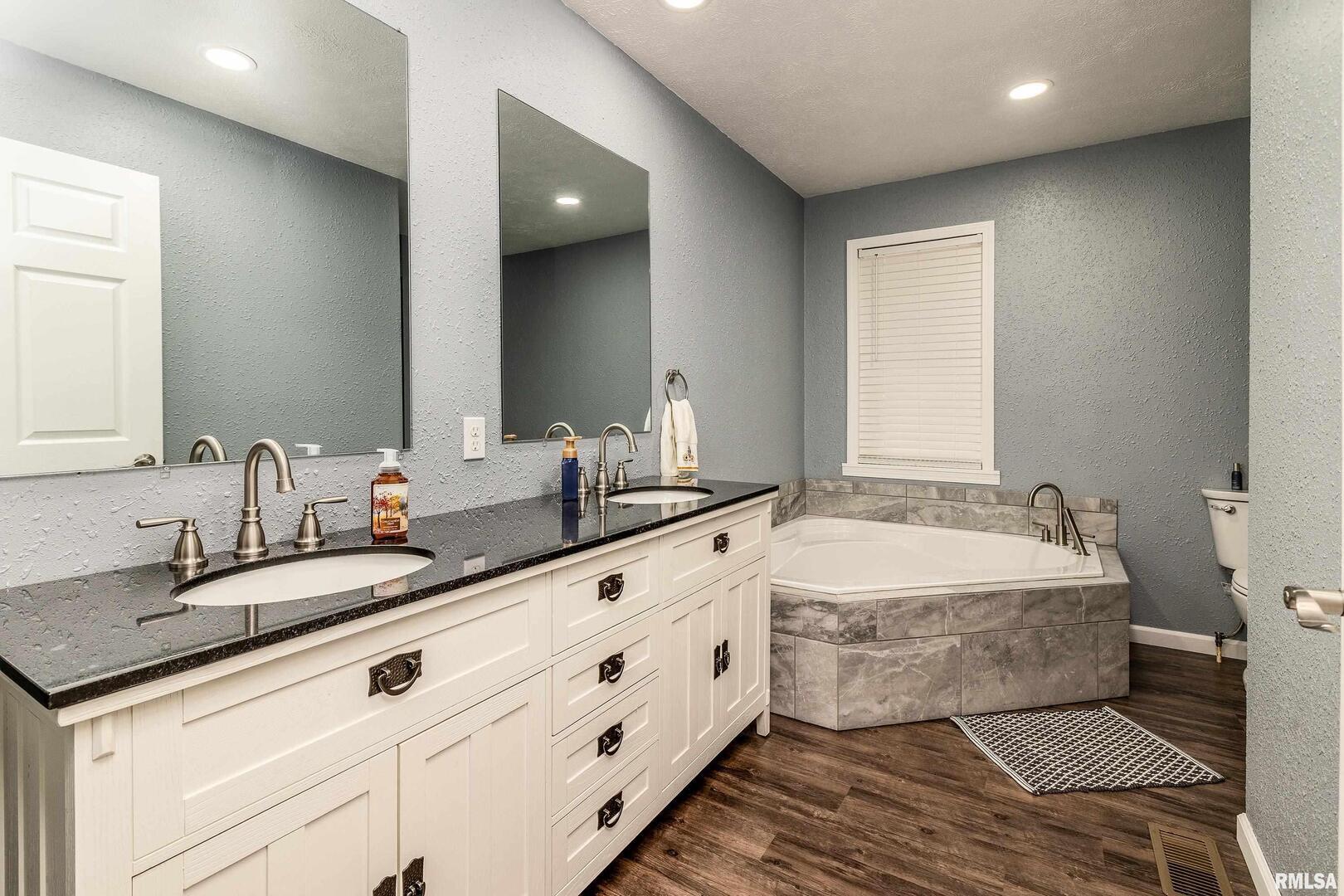 205 South 3rd Street Dahlgren, IL 62828 - Photo 19 of 48