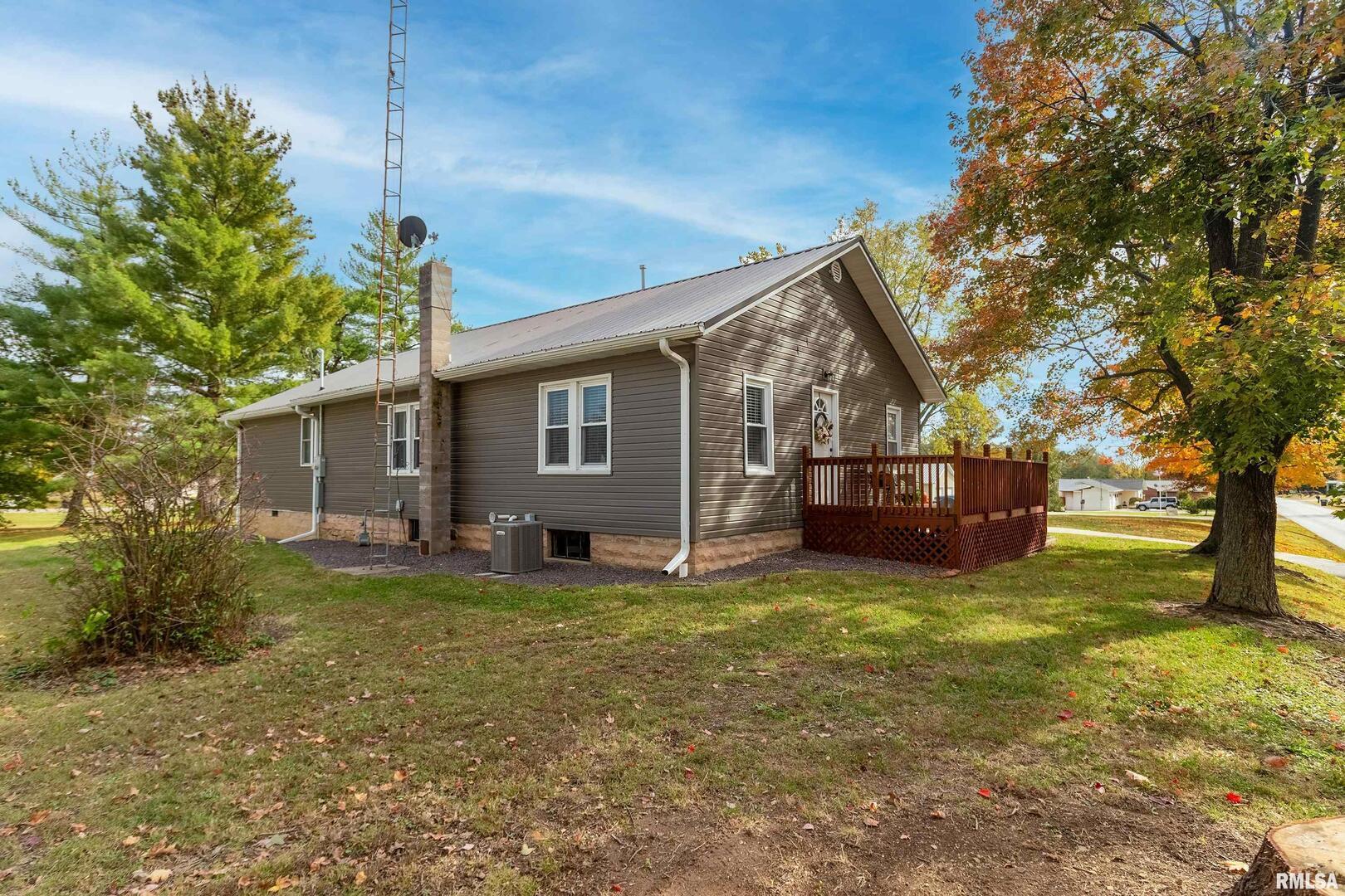 205 South 3rd Street Dahlgren, IL 62828 - Photo 2 of 48